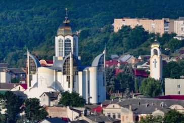 Заграйте, дзвони, в Петра святині: у Чорткові на Тернопільщині відзначили свято величного місцевого храму (фото)