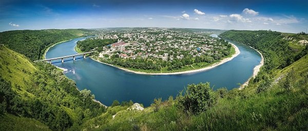 Жителів Тернопільщини запрошують поділитись улюбленими місцями для подорожей Україною
