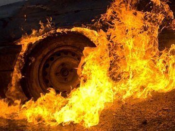 На Тернопільщині згоріли дві автівки