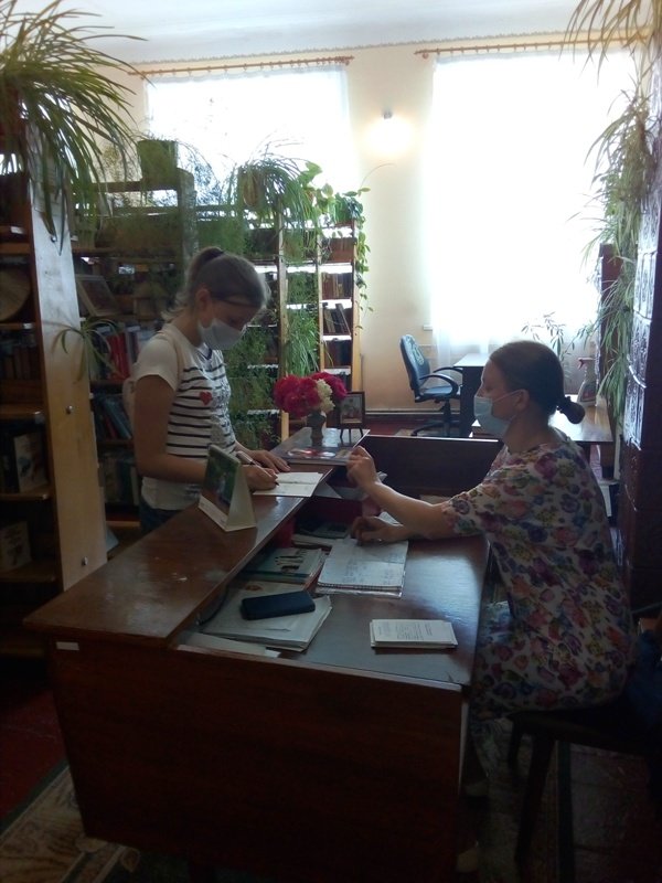 У Кременецькій міській бібліотеці для дорослих передбачено 14-денний карантин для книг, які повертають читачі (ФОТО)