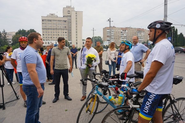 У Тернополі учасники велопробігу ветеранів війни вшанували пам’ять загиблих Героїв (ФОТО)