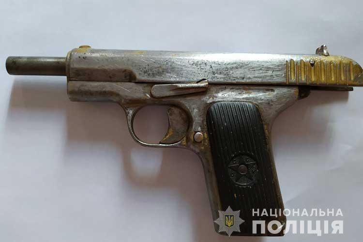 На Тернопільщині затримали чоловіка за продаж вогнепальної зброї