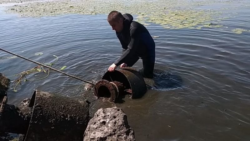 Водолази Тернополя затампували труби, через які, ймовірно, забруднюється озеро