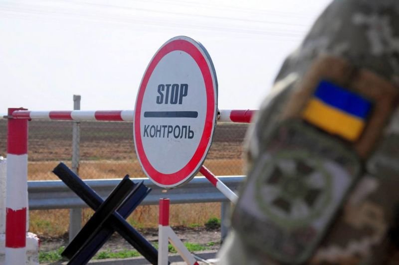 Чи можуть українці в’їжджати і виїжджати за кордон через ситуацію з COVID-19