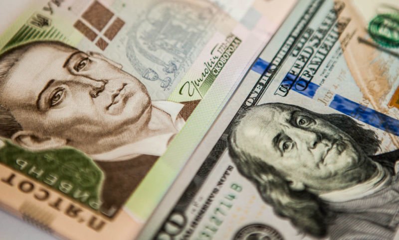 Долар подешевшав уперше з початку вересня