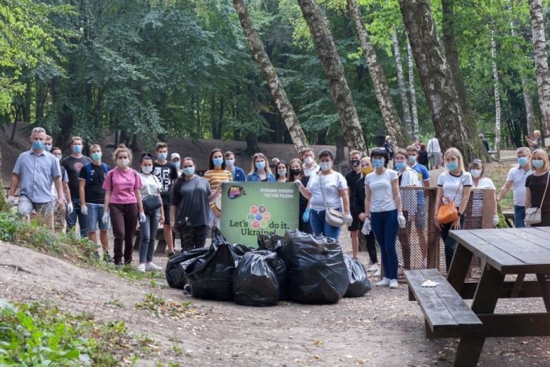 Молодь класичного університету Тернополя – за чисту Україну (ФОТО)