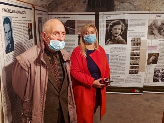 Виставку про українців, які пройшли нацистські табори, відкрили у Тернополі