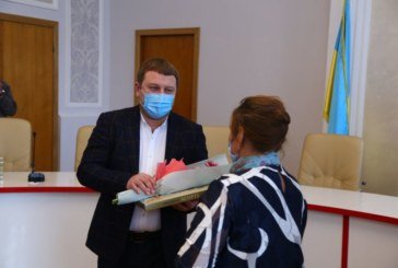 Голова ОДА Володимир Труш вручив відзнаки жінкам з Тернопільщини, яким присвоєно звання «Мати-героїня» (ФОТО)