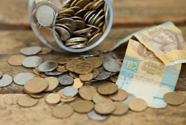 Українці оцінили на «двійку» економічне становище країни, зате «слуги» дорожчають