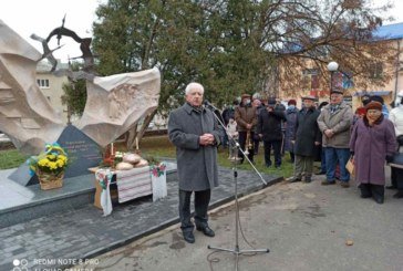 Біль і печаль, пронесені крізь роки: у Козові встановили монумент у пам’ять українців, яких депортували у 1944–1947 роках з Польщі (фото)