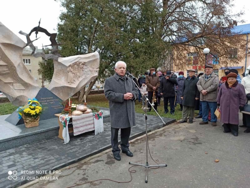 Біль і печаль, пронесені крізь роки: у Козові встановили монумент у пам’ять українців, яких депортували у 1944–1947 роках з Польщі (фото)