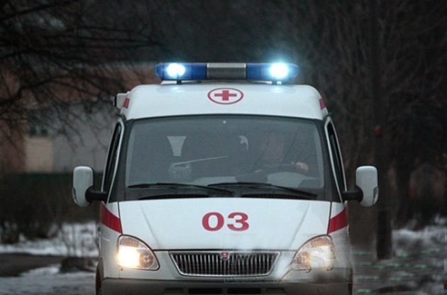 20-річний житель Тернопільщини упав з дерева, обрізаючи гілки: травмував хребет