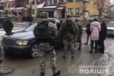 У Тернополі затримали подружжя, яке вимагало $5 тис. за нерозголошення особистої інформації