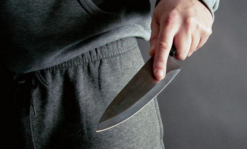 На Борщівщині чоловік кухонним ножем сильно поранив дружину