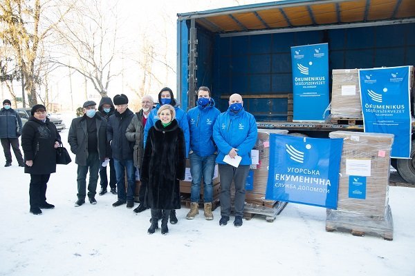 Угорські волонтери передали Тернопільщині 5 ШВЛ апаратів (ФОТО)