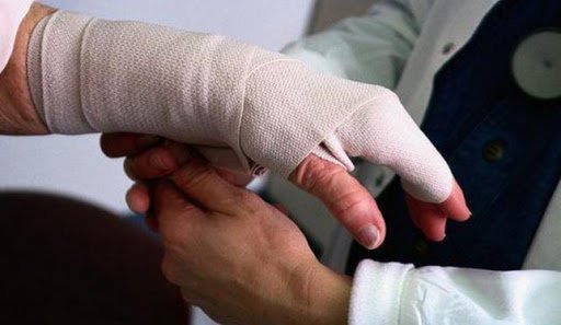 Житель Козівщини сильно обморозив руки: як це сталося – не зізнався
