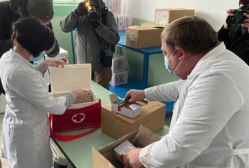 В Україні зробили перше щеплення від коронавірусу. Кому?