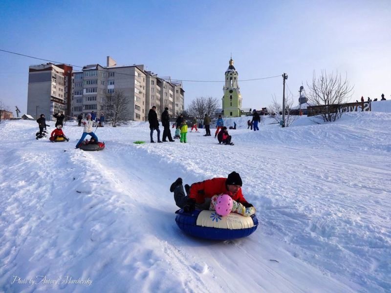 Тернополяни можуть безкоштовно покататися на сноутюбах у «Савич Парку»