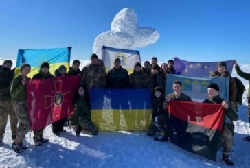 Курсанти з Тернополя до Дня Героїв Небесної Сотні підкорили Говерлу (фото)