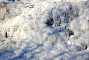 Фантастично: на Тернопільщині замерз найбільший водоспад України