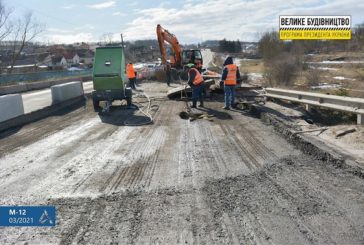 У селі Струсів продовжують ремонт моста