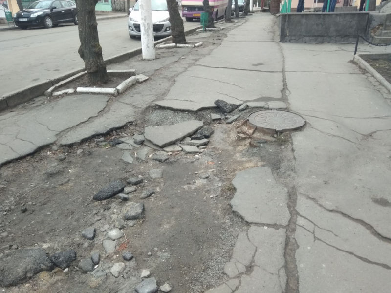 Міськрада обіцяє відремонтувати тротуари в Тернополі: де і за скільки