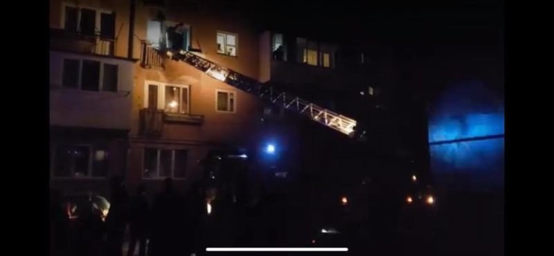 У тернопільській 5-поверхівці горіла електрощитова: рятувальники евакуювали людей