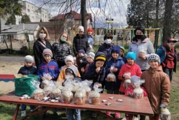 Викладачі ЗУНУ завітали з великодніми подарунками до дитячого будинку (фото)