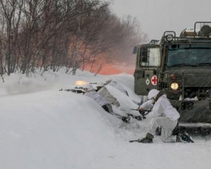 Російські війська тренуються розстрілювати машини «Червоного хреста»