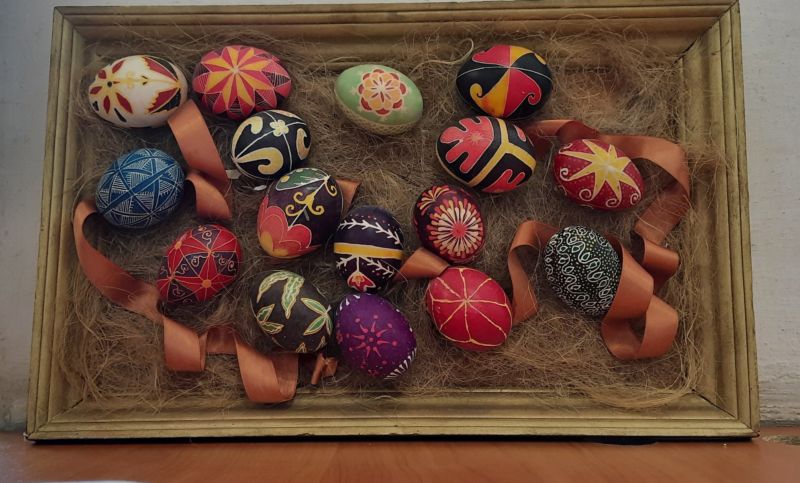 Писанки на страусиних яйцях, ляльки-мотанки та барвисті витинанки: у тернопільському музеї вже 30 років організовують справжеє Великоднє свято (ФОТО)