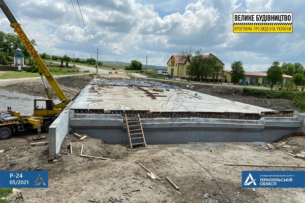 На Тернопільщині продовжують будівництво мосту через річку Серет