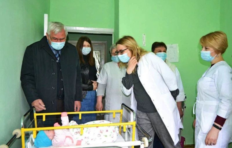 «Ми полюбили українців»: благодійний фонд з Німеччини передав допомогу Тернопільській обласній дитячій лікарні