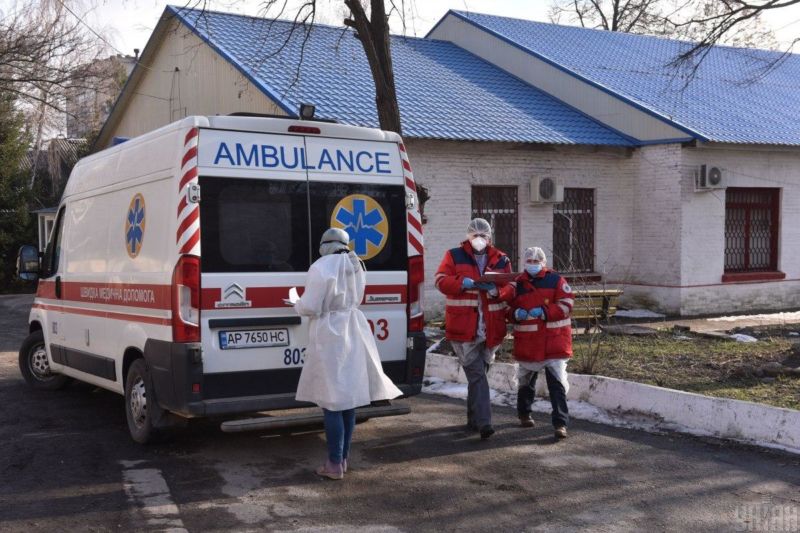 В Україні виявили 2 576 нових випадків COVID-19, госпіталізували 1 671 людину