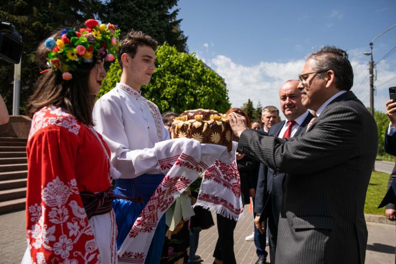 Посол Республіки Узбекистан побував у класичному університеті Тернополя (фото)