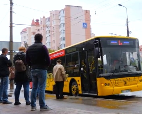 Пенсіонери віднині можуть безкоштовно їздити громадському транспорті Тернополя без обмежень у часі