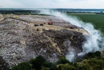 У Тернополі загасили пожежу на сміттєзвалищі у Малашівцях