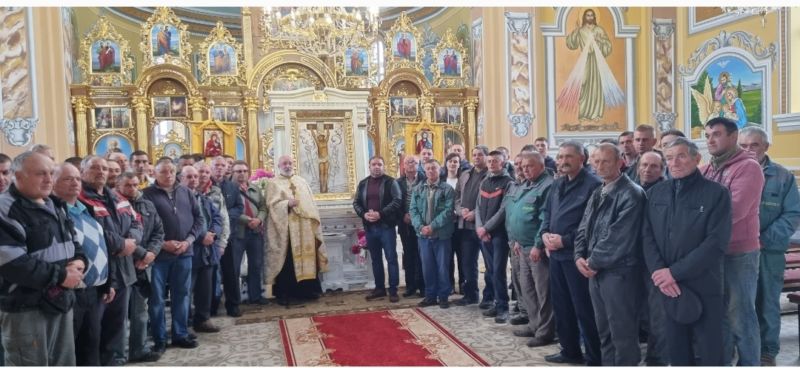 У Плотичі на Тернопільщині молилися до Чудотворної Ікони Розп’ятого Спасителя, яку коронували у Ватикані (фото)