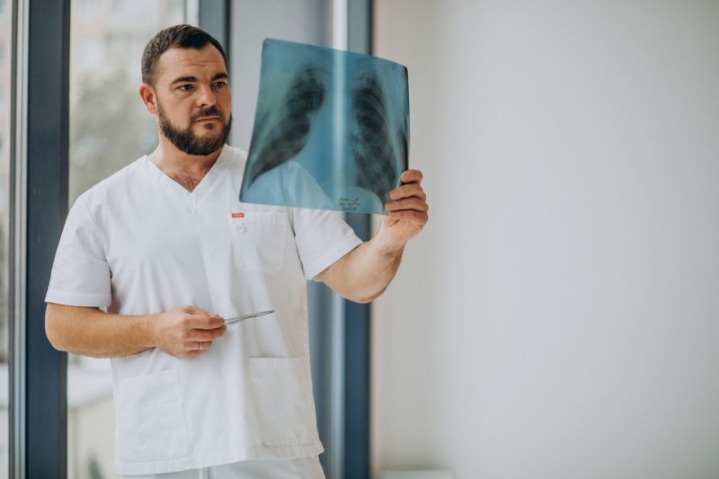 Тернопільський онколог Назарій ЧОРНИЙ: «Пухлина в легенях може виростати до 10 сантиметрів,  не даючи жодним чином про себе знати»