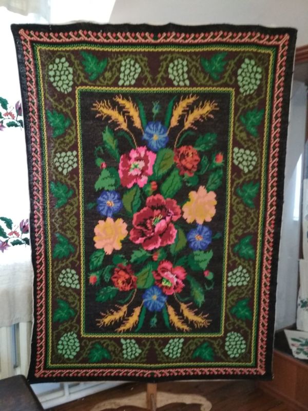 Унікальну колекцію вишитих килимів зібрали в Національному заповіднику «Замки Тернопілля»