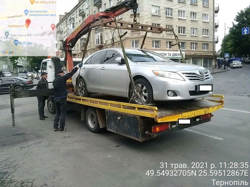 У Тернополі в травні винесли 1200 постанов через порушення паркування, 85 автівок евакуювали