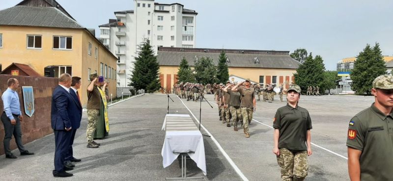 У Тернополі з нагоди 25-ї річниці Конституції України відзначили кращих військовослужбовців