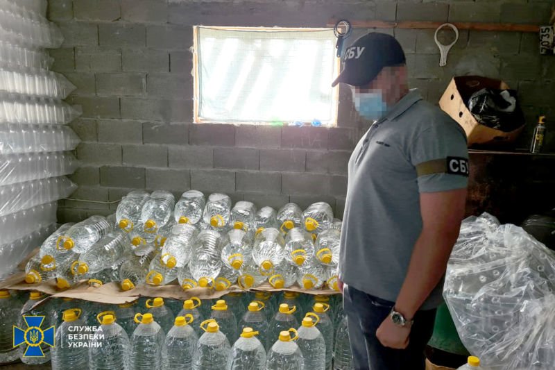 На Тернопільщині СБУ викрила підпільні алкоцехи: вилучено напоїв на півмільйона гривень