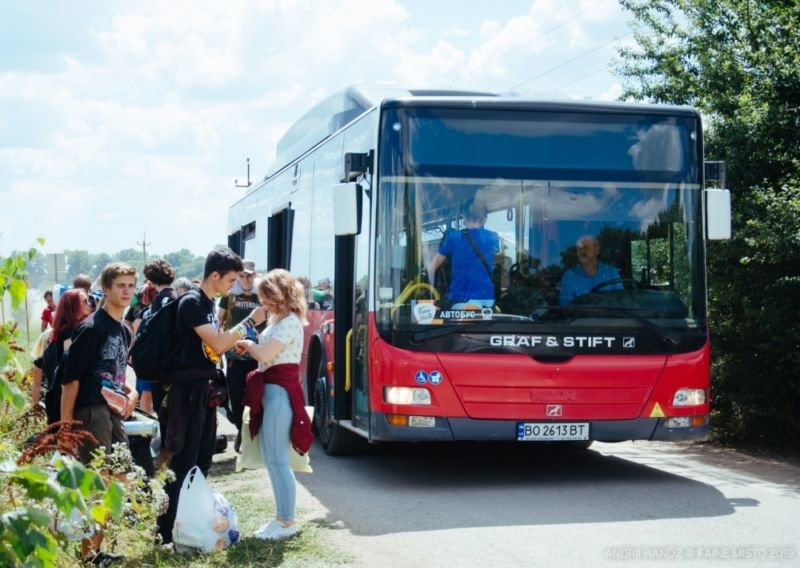 Від тернопільського залізничного вокзалу цілодобово їздитимуть автобуси на музичний фестиваль «Файне місто»
