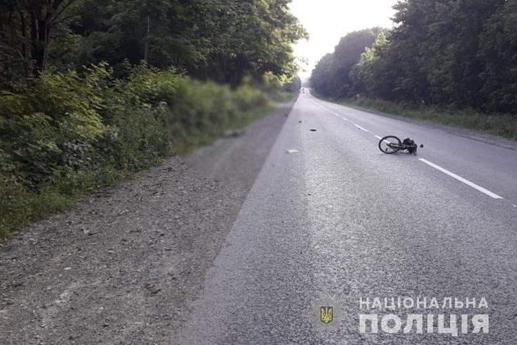 На Чортківщині під колесами вантажівки загинув велосипедист