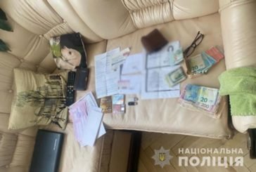 Два роки в Тернополі злочинна група підробляла паспорти, права, дипломи...