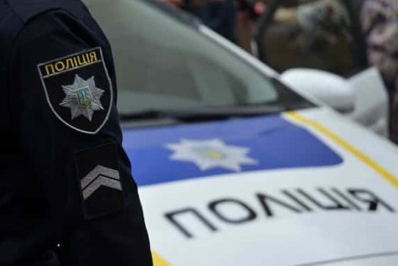 На Кременеччині домашній тиран напав на поліцейського