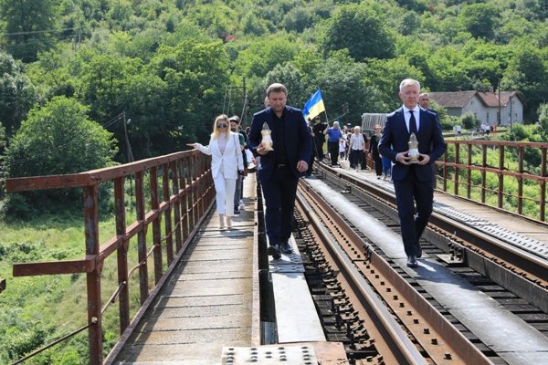 На Тернопільщині пом’янули патріотів, яких більшовики скинули з моста в палаючих вагонах