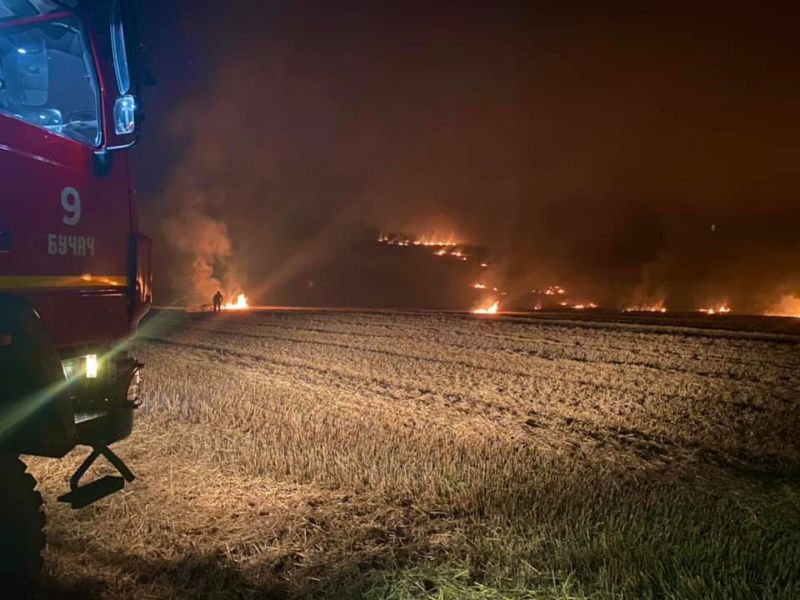 На Бучаччині горіла стерня: було декілька осередків займання (фото)