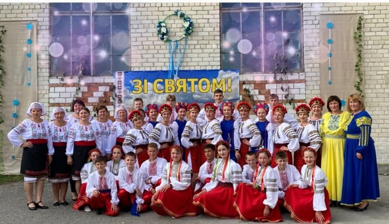 Від 6 до 60: як танці у селі на Тернопільщині об’єднали три покоління (фото)