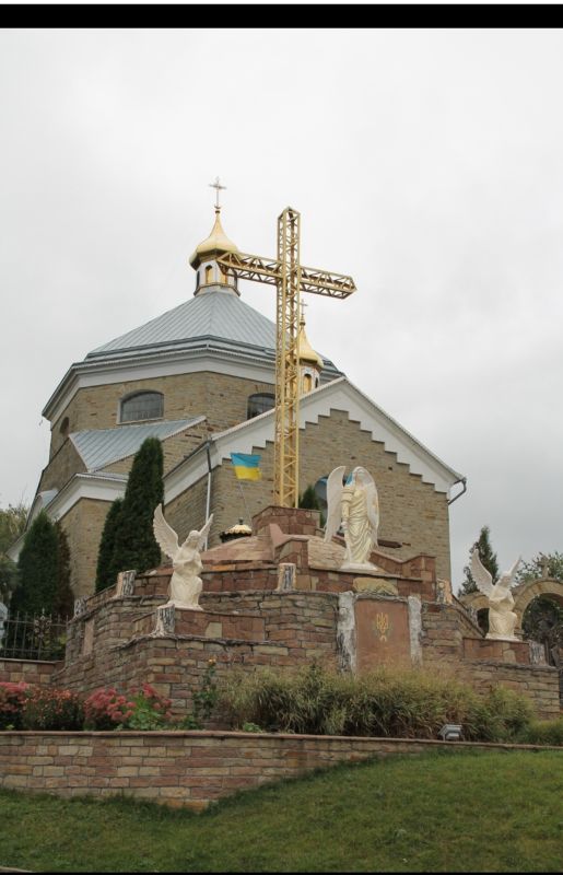 Церква Різдва Пресвятої Богородиці у Звинячі на Тернопільщині вже сотню років об’єднує вірян (фото)